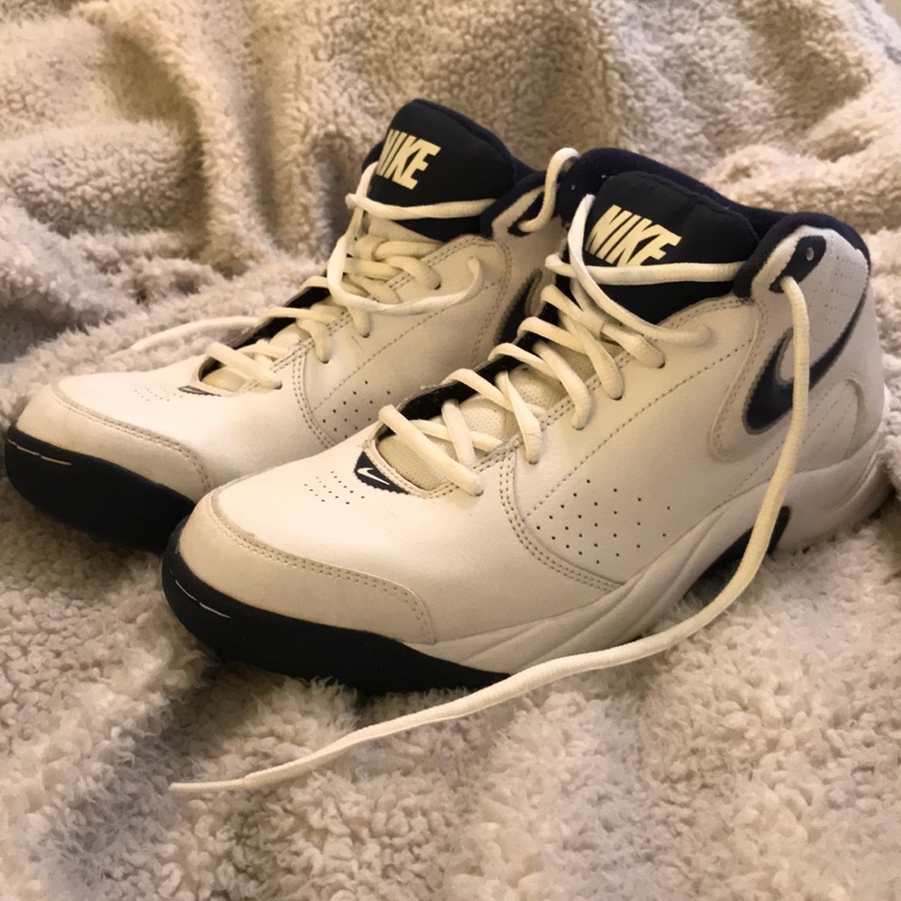 NIKE basketball shoes